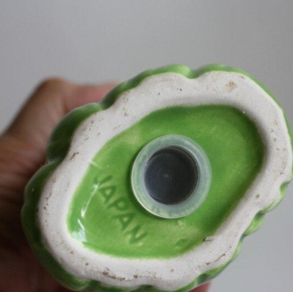 Vintage Anthropomorphic Celery Shakers: Kitschy Japan Salt & Pepper Set - Picture 6 of 7